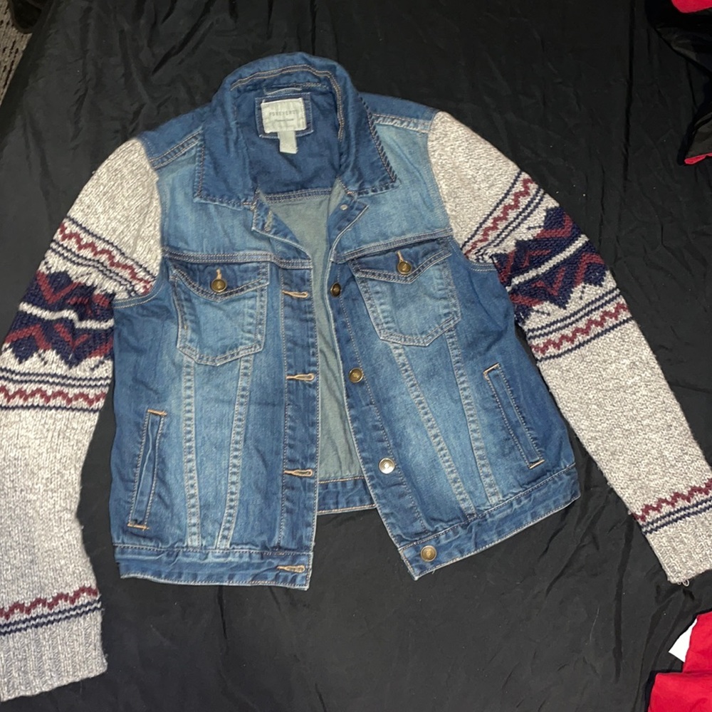 Jean jacket with knit sleeves
